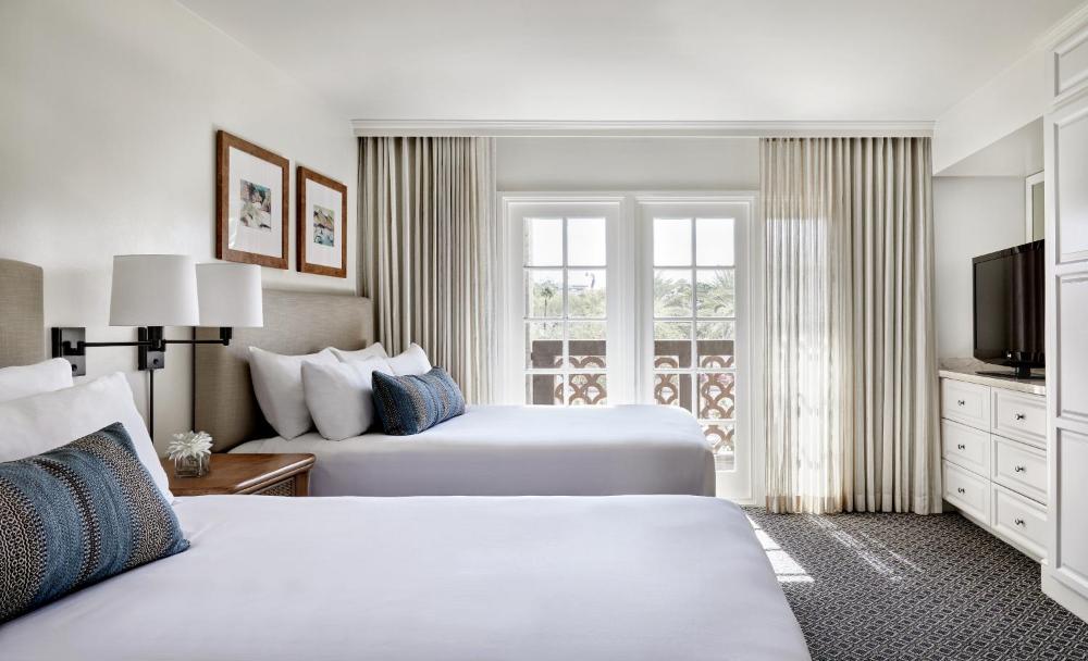 Golf View Suite 2 Queen Beds interior
