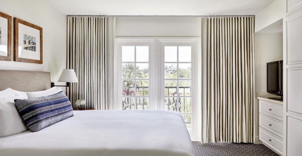 Superior King Suite interior